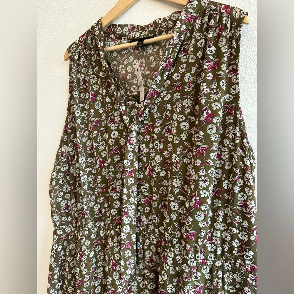 NWT Lane Bryant maxi dress. Perfect for fall. Army green size 22/24.Has pockets. - Picture 7 of 10